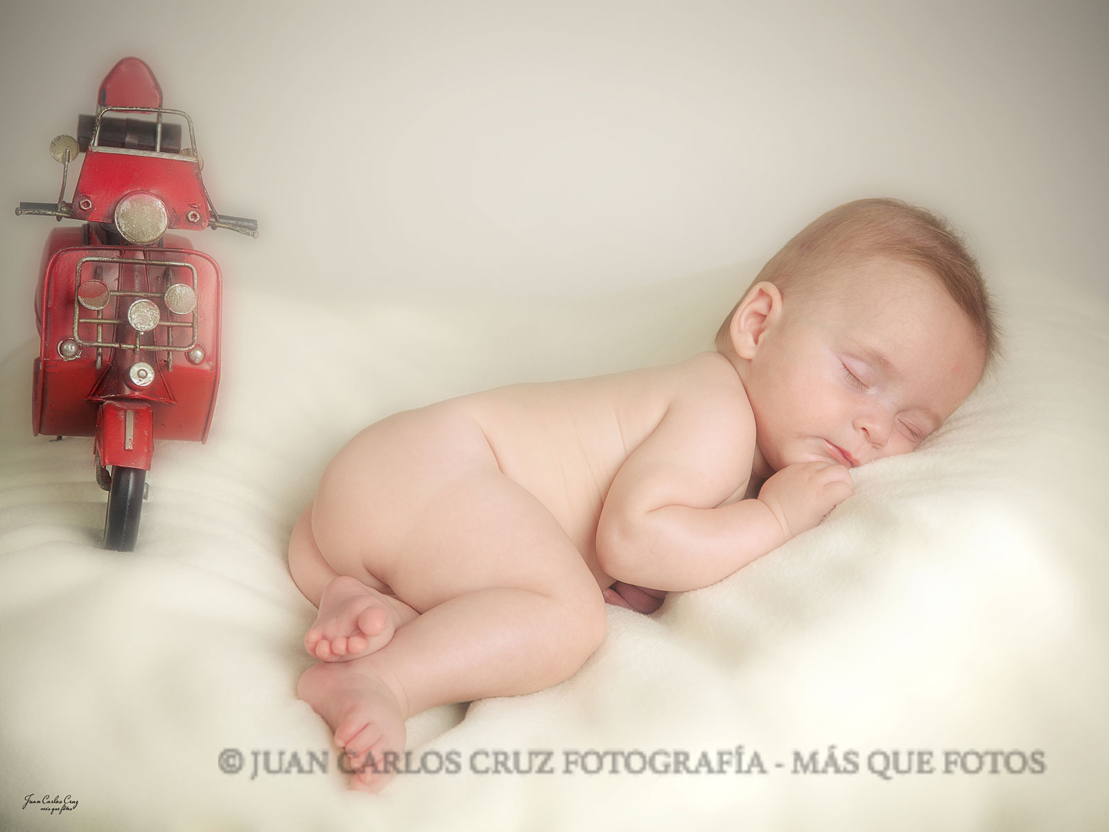 Bebe dormido moto